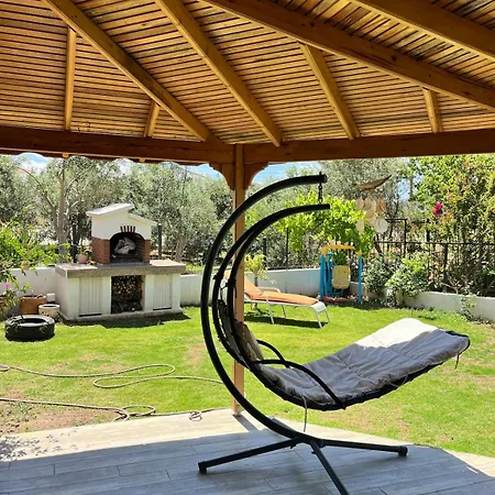 Villa Beachside Garden With Spacious Private Garden In