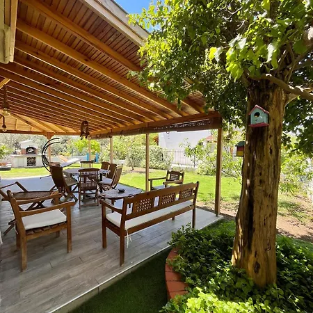 Villa Beachside Garden With Spacious Private Garden In *
