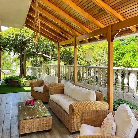 Villa Beachside Garden With Spacious Private Garden In *