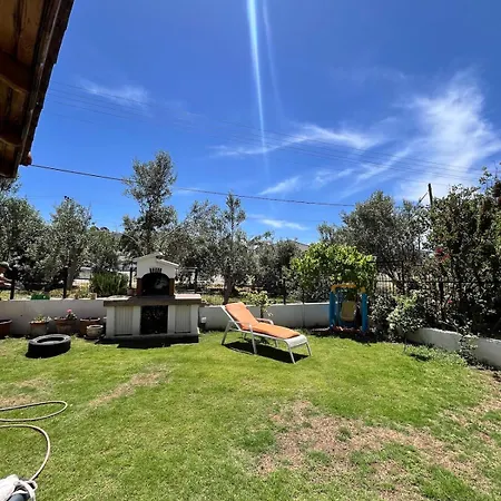 Beachside Garden With Spacious Private Garden In Villa *