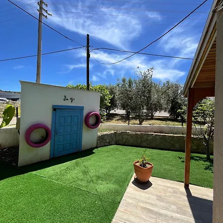 Beachside Garden With Spacious Private Garden In Villa Çeşme