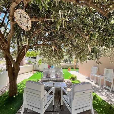Beachside Garden With Spacious Private Garden In Villa *