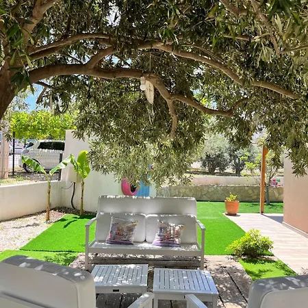 Beachside Garden With Spacious Private Garden In Villa *