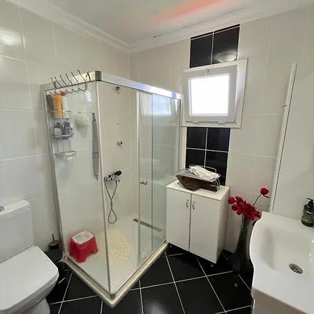 Villa Beachside Garden With Spacious Private Garden In Çeşme