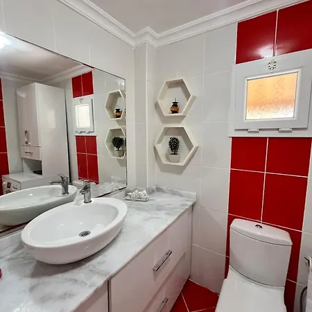 Beachside Garden With Spacious Private Garden In Çeşme