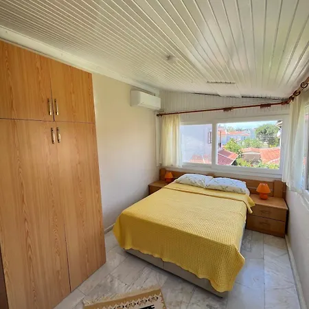 Beachside Garden With Spacious Private Garden In Villa