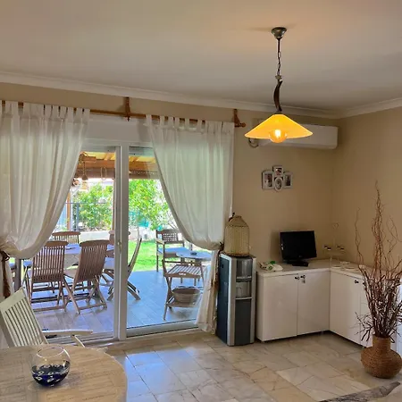 Villa Beachside Garden With Spacious Private Garden In