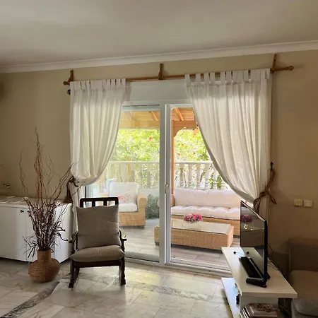 Villa Beachside Garden With Spacious Private Garden In *